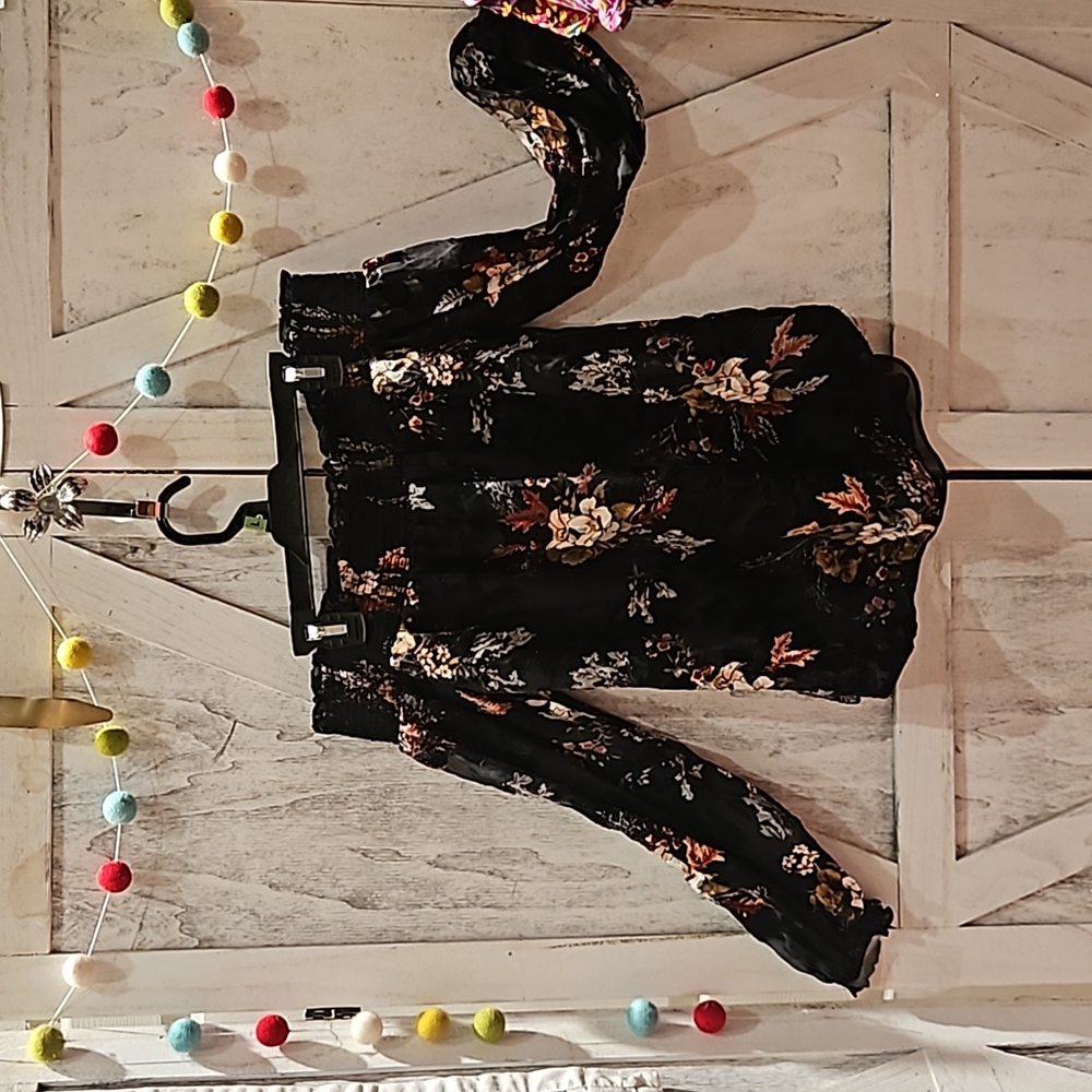White House black market floral off the shoulder blouse black size S